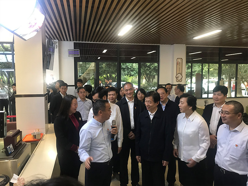 2019.10.20--2019年10月20日，民政部黃樹賢部長、浙江省王文序副省長、浙江省民政廳王劍侯廳長等各級領導蒞臨翠苑一區老年食堂、祥符街道藍孔雀社區陽光老人食堂，對智慧養老食堂表示肯定，并給出指導性建議。